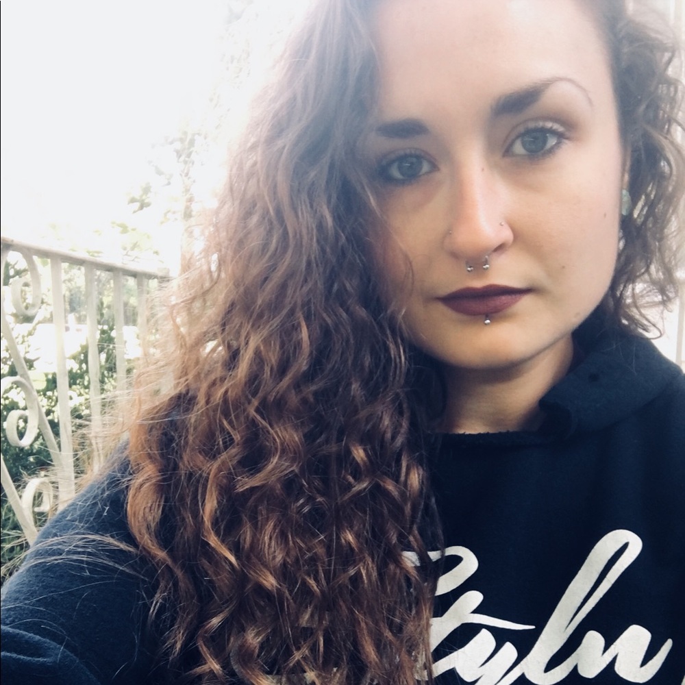 Meet your Posher, Alexis